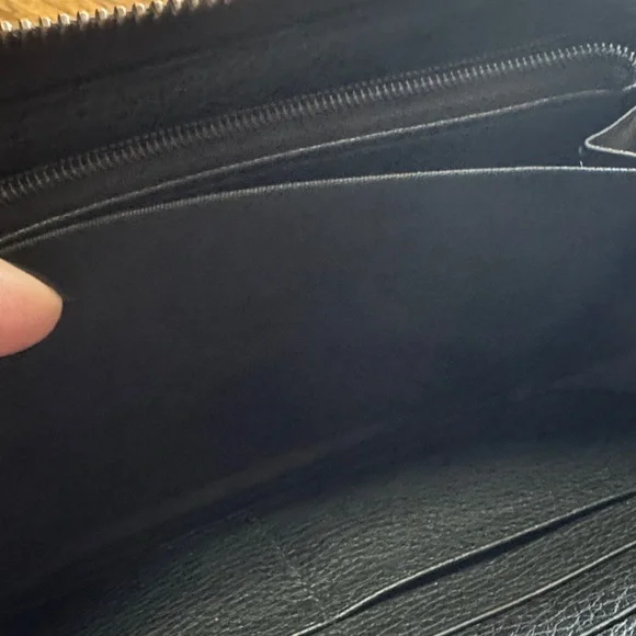 *SOLD* Gucci Black Leather Wallet with Green and Red Stripe - Picture 8 of 9